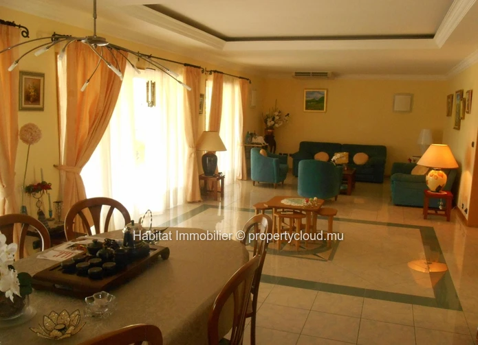 For sale - Beautiful furnished house of 600 m2 in Black River.