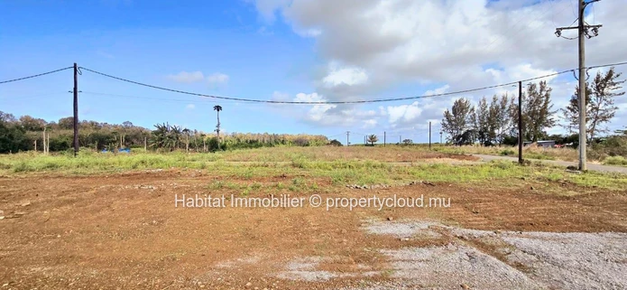 Residential plots in Cottage, with an area ranging from 83.35 toises (7.5 perches) to 97.36 toises (8.76 perches)