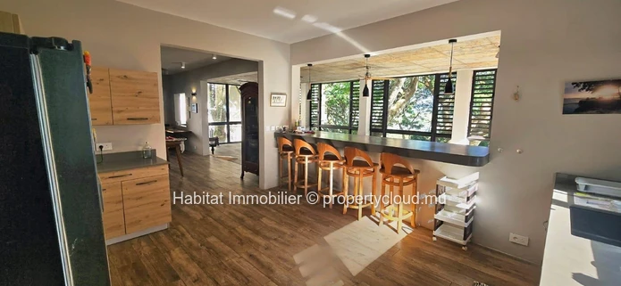 TO RENT - Charming furnished and equipped house of 500 m2 on a plot of land of 1,000 m2 (263 toises) is located in a ...