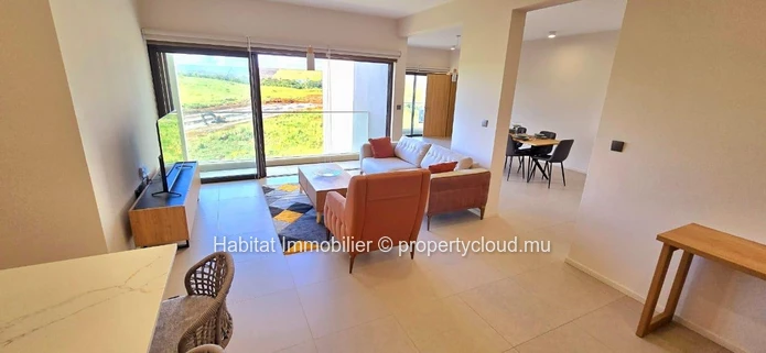 Cet appartement meublé et équipé de 143 m², avec ascenseur, est situé à Moka