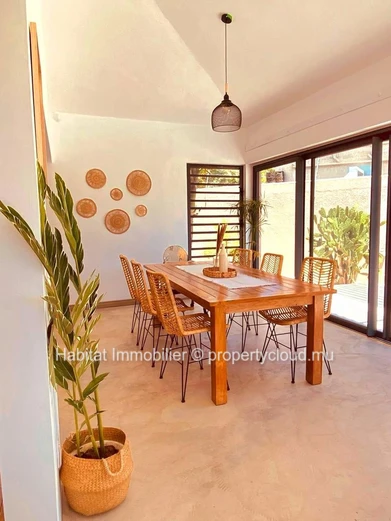Beautiful furnished and equipped villa of 300 m2 on a plot of 105 toises located in Calodyne