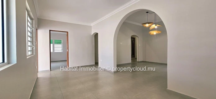 Superb unfurnished house of 364 m² on a plot of 93 toises at Rose-Hill