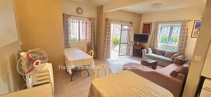 To rent : Located on the ground floor of a quiet residence, apartment of 79 m2 