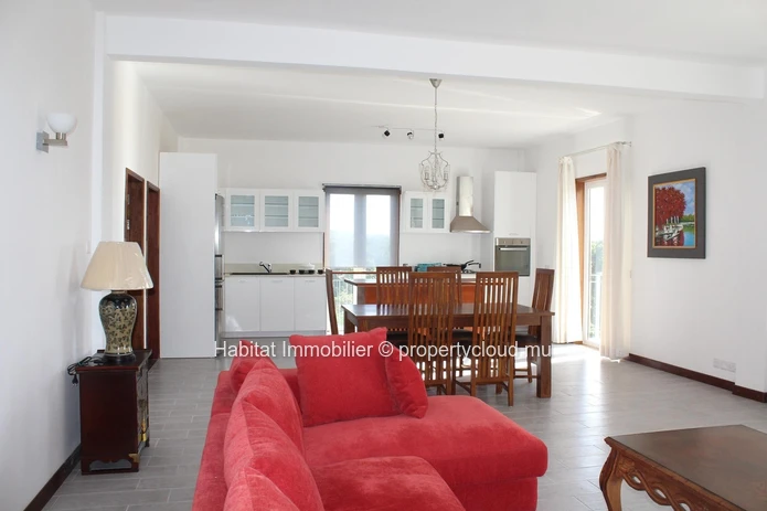Complexe résidentiel de 920m², comprenant 7 appartements, est idéalement situé à Eau Coulée