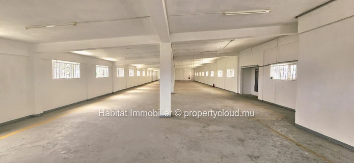 A louer : Grand bureau en open space, non meublé de 464 m² à Port-Louis