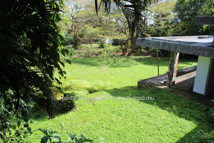 A VENDRE - Maison à compléter de 836 m2 à Floréal