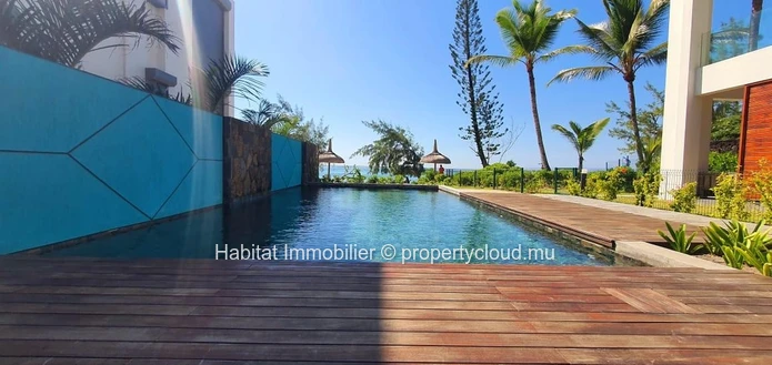 TO RENT - Beautiful beachfront apartment of 133 m2 furnished and equipped on the ground floor located in Belle Mare