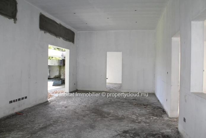 A VENDRE - Maison à compléter de 836 m2 à Floréal