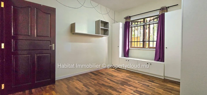 Bel appartement non meublé de 132 m² idéalement situé au rez-de-chaussée d'une résidence à Montagne Ory, Moka
