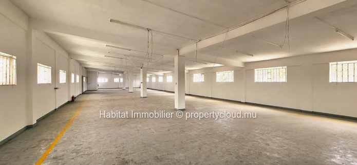 A louer : Grand bureau en open space, non meublé de 464 m² à Port-Louis
