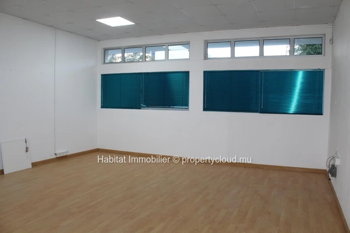 A vendre - Bâtiment commercial non-meublé de 1420 m2 bien situé à Phoenix.