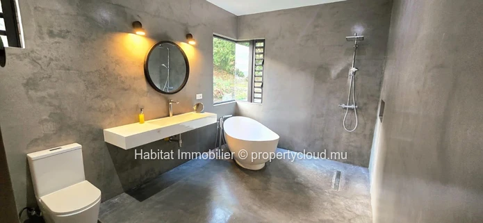 TO RENT - Charming furnished and equipped house of 500 m2 on a plot of land of 1,000 m2 (263 toises) is located in a ...