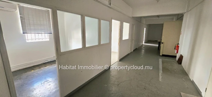 A louer : Bureau spacieux non-meublé de 1161 m² à Port-Louis