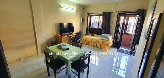 FOR SALE - Residential complex of 400 m2 on a plot of land of 54 toises located on the main road in Eau Coulée