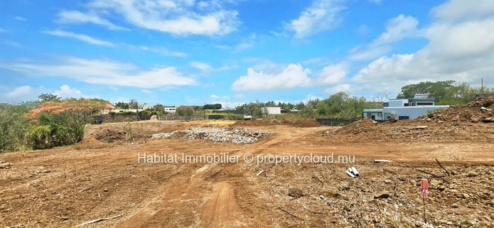 Residential plots easily accessible on Chemin Vingt Pieds Pereybere 