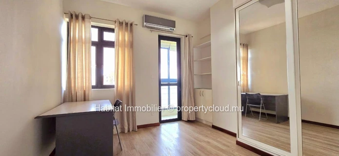 Bel appartement meublé et équippé de 135 m² situé à Vandermeersch, Rose-Hill