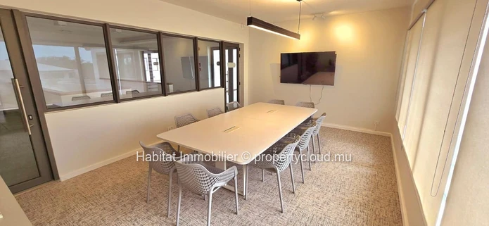 Unfurnished office of 115m2 located in a newly built Business Park in Calebasses