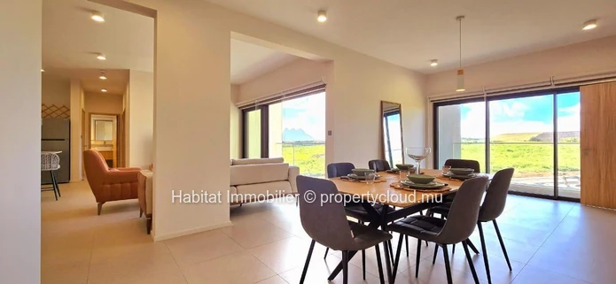 Cet appartement meublé et équipé de 143 m², avec ascenseur, est situé à Moka