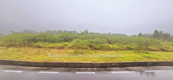 Magnifique terrain de 439 toises situé dans le lotissement privé 