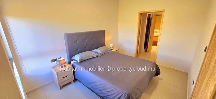 Cet appartement meublé et équipé de 143 m², avec ascenseur, est situé à Moka