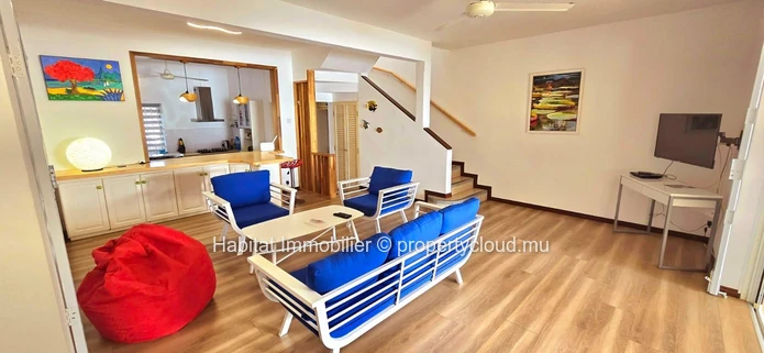 To rent : Charming beachfront duplex of 138 m² in Roches Noires 