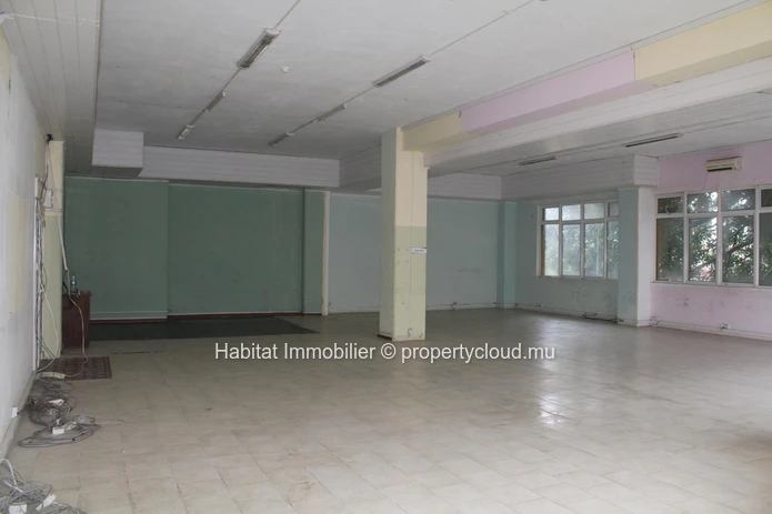 FOR SALE - Commercial space of 208 m2 in Quatre Bornes. 