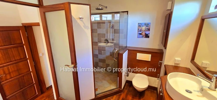 This luxurious contemporary furnished and equipped apartment of 151 m2 is located in a quiet and highly residential a...