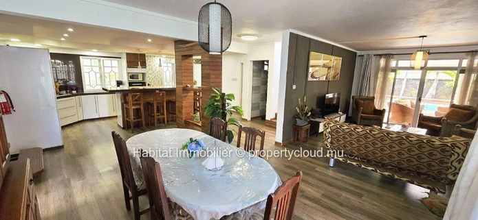 Charming furnished and equipped villa of 250 m² on a plot of 116 toises, located in Péreybère