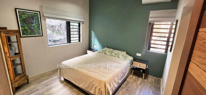 TO RENT - Charming furnished and equipped house of 500 m2 on a plot of land of 1,000 m2 (263 toises) is located in a ...