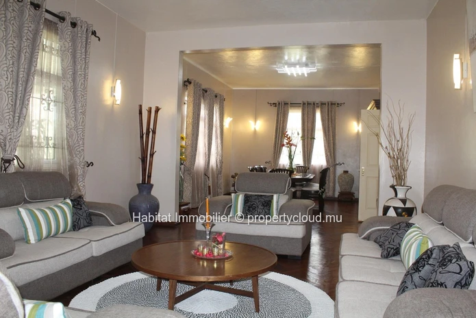 FOR SALE - Unfurnished single storey house of 464 m2 in Gentilly in Moka.