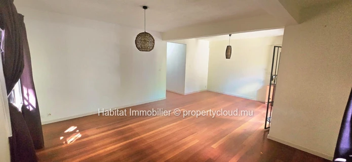 Bel appartement non meublé de 132 m² idéalement situé au rez-de-chaussée d'une résidence à Montagne Ory, Moka