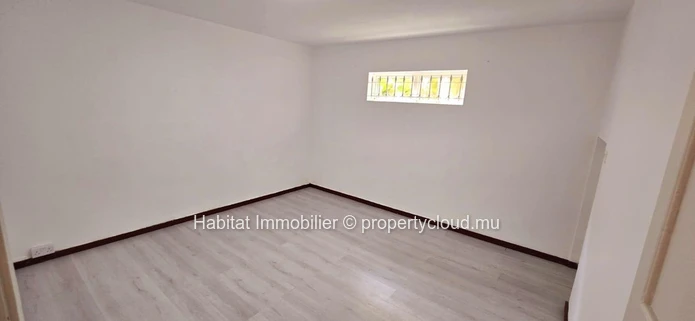 FOR SALE - Beautiful unfurnished house of 371 m2 on a plot of land of 286 toises  in Floreal