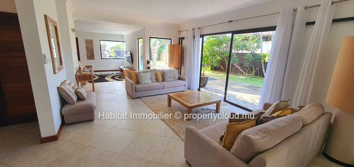 A VENDRE - Somptueuse villa contemporaine meublée et équipée de plain-pied de 267m2 à Pointe aux Piments