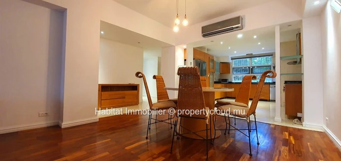 A VENDRE - magnifique appartement au rez-de-chaussée de 185 m2 meublé et équipé se situe à quelques minutes du centre...