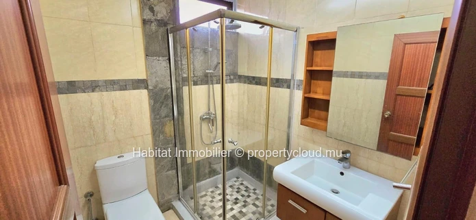 Bel appartement non meublé de 132 m² idéalement situé au rez-de-chaussée d'une résidence à Montagne Ory, Moka