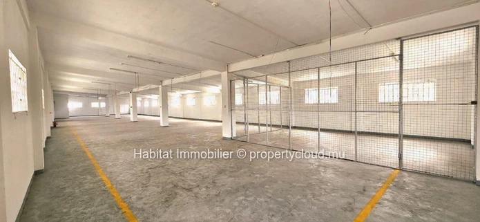 A louer : Grand bureau en open space, non meublé de 464 m² à Port-Louis