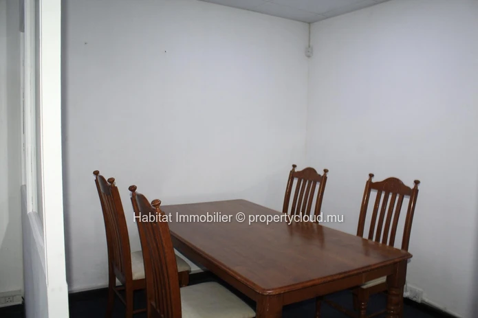 A vendre - Bâtiment commercial non-meublé de 1420 m2 bien situé à Phoenix.