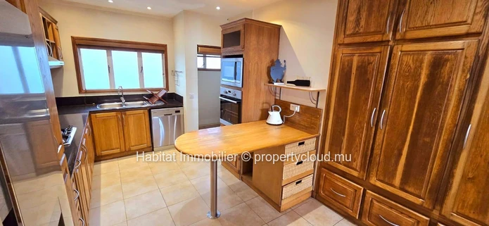 This luxurious contemporary furnished and equipped apartment of 151 m2 is located in a quiet and highly residential a...