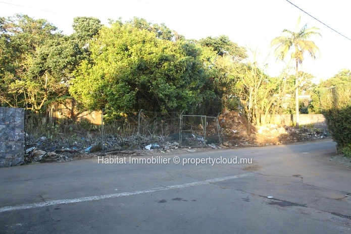  A vendre - Magnifique terrain de 265 toises à la Rue Lees à Curepipe