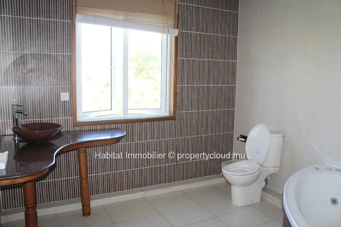 FOR SALE - Furnished and equipped townhouse of 200 m2 situated in a 24/7 secured residence in Palmar