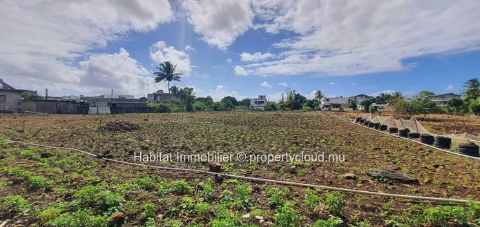 A VENDRE - beau terrain de 1 arpent 06 avec accès sur 2 chemins situé à Bramsthan