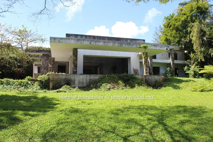 A VENDRE - Maison à compléter de 836 m2 à Floréal