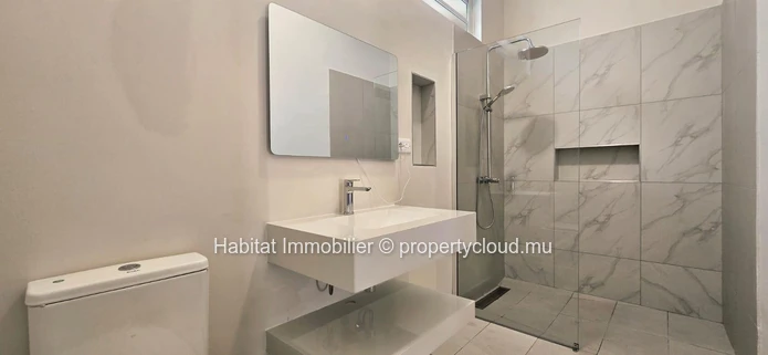 Superb unfurnished house of 364 m² on a plot of 93 toises at Rose-Hill