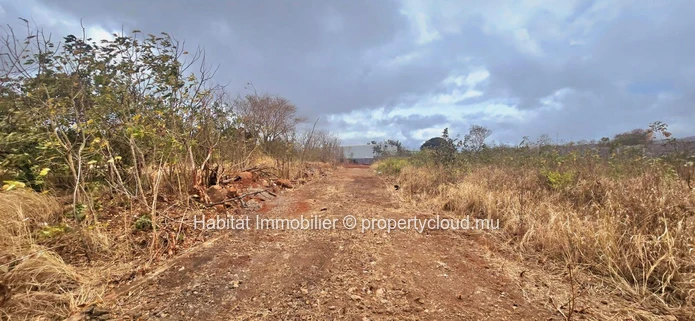 Large industrial land of 584 toises (2,221.50 m² / 52 perches) ideally located in Roche Bois