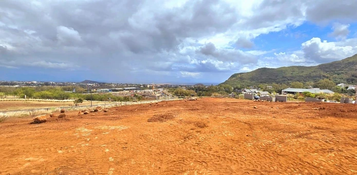 Stunning residential land of 516 toises in Bagatelle, nestled within the Moka Smart City
