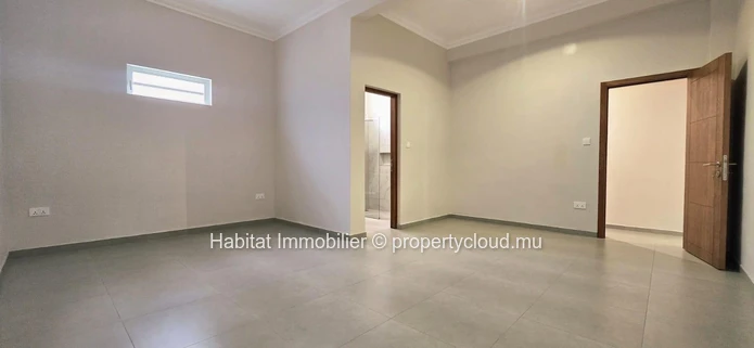 Superb unfurnished house of 364 m² on a plot of 93 toises at Rose-Hill