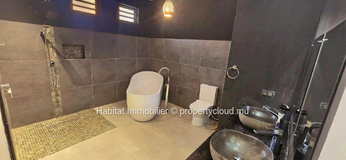 Discover this charming family house furnished and equipped of 310 m² on a plot of land of 222 toises, ideally located...