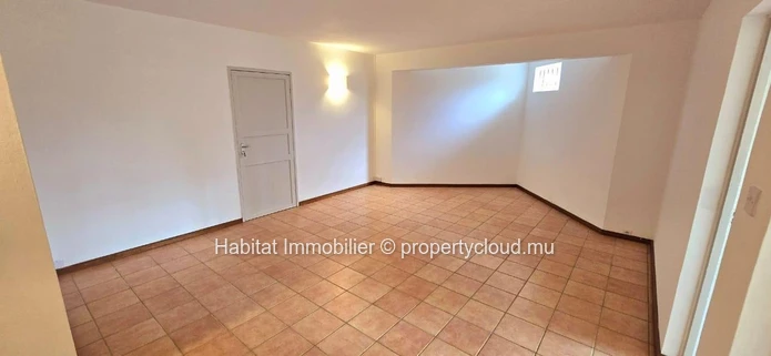 FOR SALE - Beautiful unfurnished house of 371 m2 on a plot of land of 286 toises  in Floreal