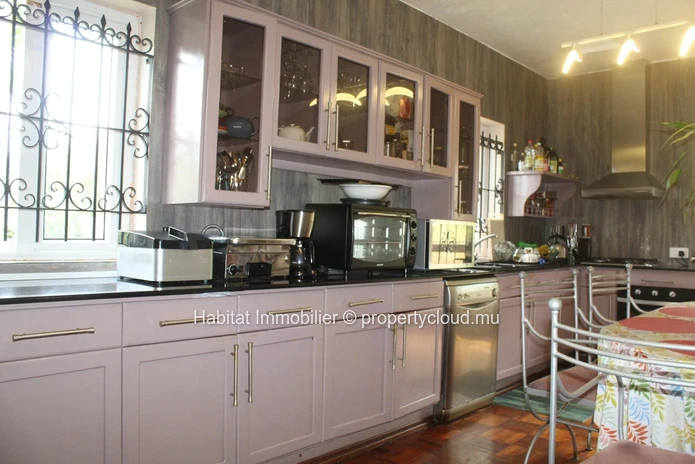 FOR SALE - Unfurnished single storey house of 464 m2 in Gentilly in Moka.