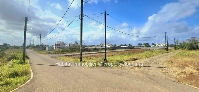 Residential plots in Cottage, with an area ranging from 83.35 toises (7.5 perches) to 97.36 toises (8.76 perches)